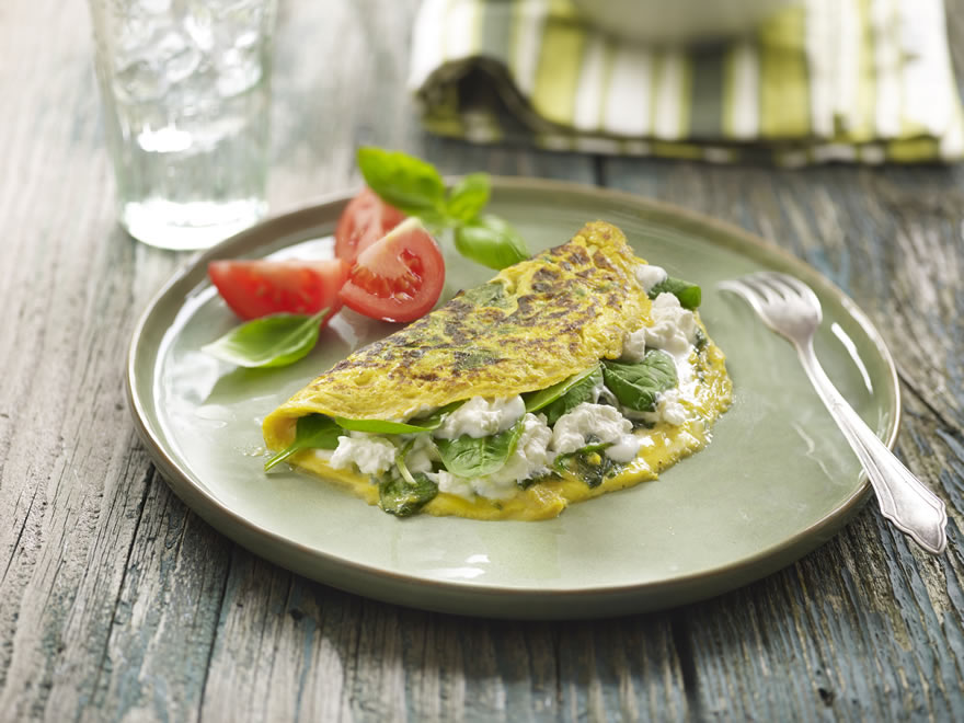 Tortilla de claras con espinacas y queso fresco