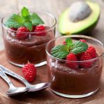 Mousse de chocolate vegano con aguacate
