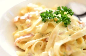 Pasta con Salsa carbonara ligera