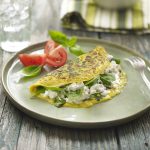 Tortilla de claras con espinacas y queso fresco
