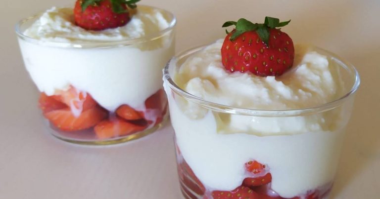Vasitos de Fresa y Queso Crema Light